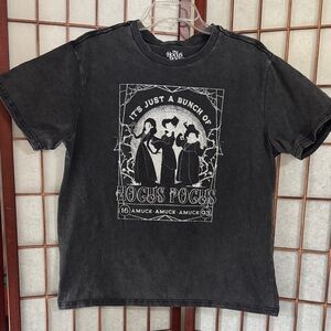 Disney Hocus Pocus Black Graphic Tee PTP 22 inches
